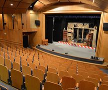 Intérieur du Divadlo Radost (Brno, République tchèque), salle de théâtre. Photo: Jef Kratochvil © Radost